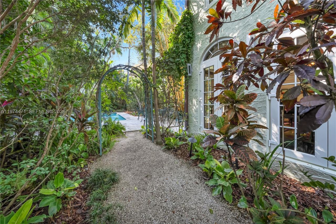 1720 Espanola Dr, Miami, FL 33133 Photo