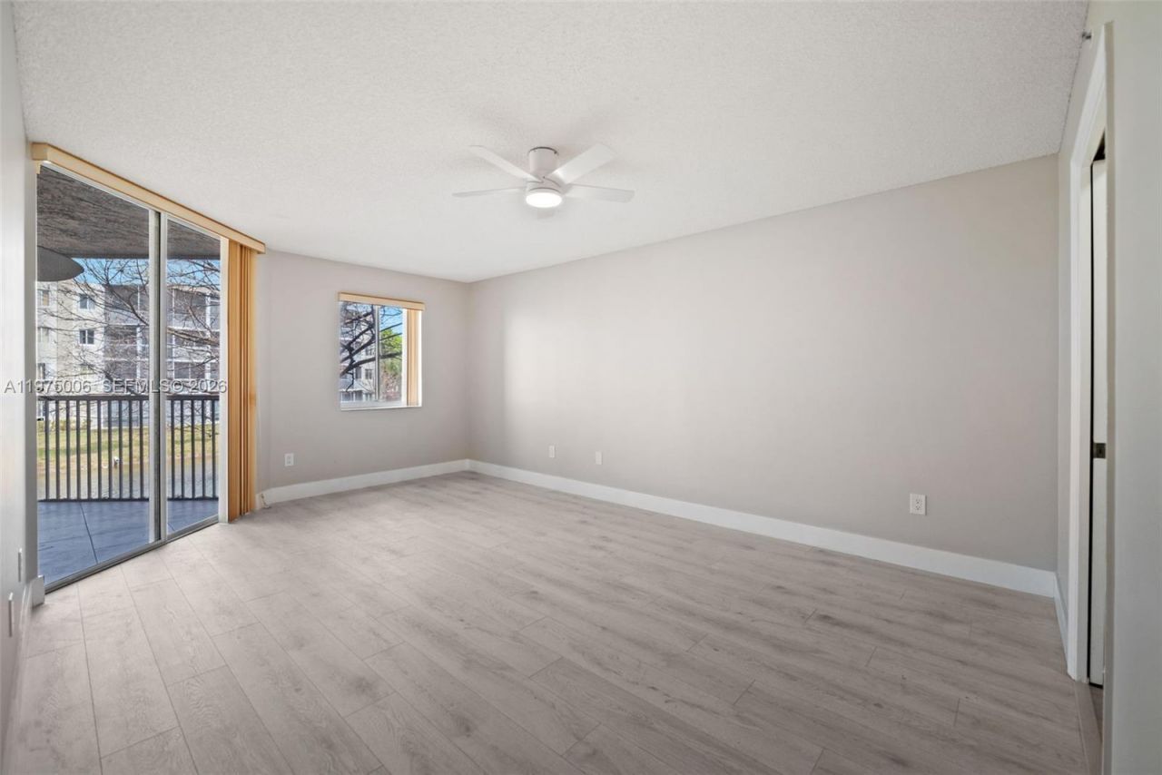 7641 Granville Dr, Unit 209, Tamarac, FL 33321 Photo