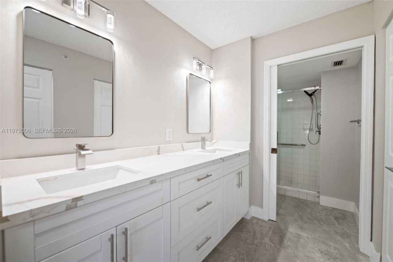 7641 Granville Dr, Unit 209, Tamarac, FL 33321 Photo