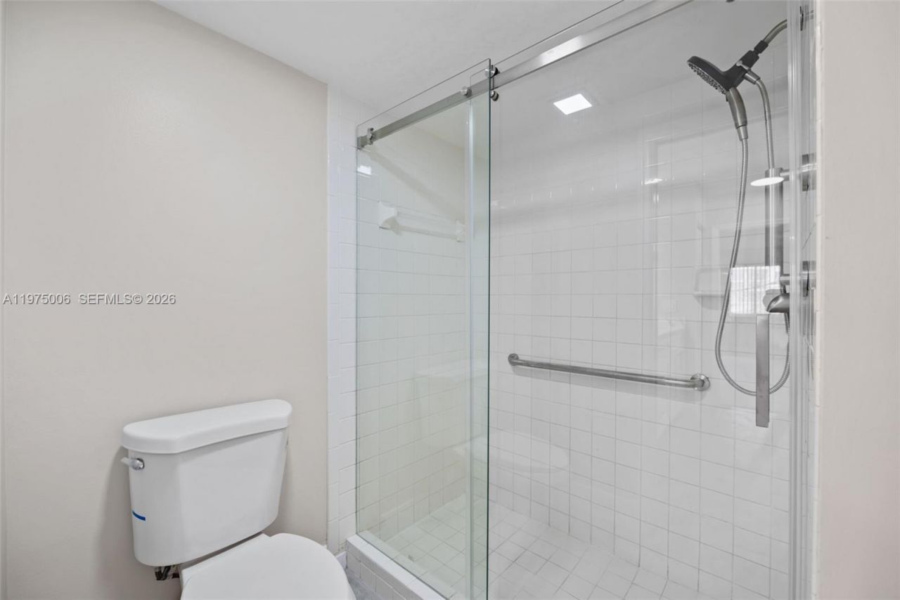 7641 Granville Dr, Unit 209, Tamarac, FL 33321 Photo