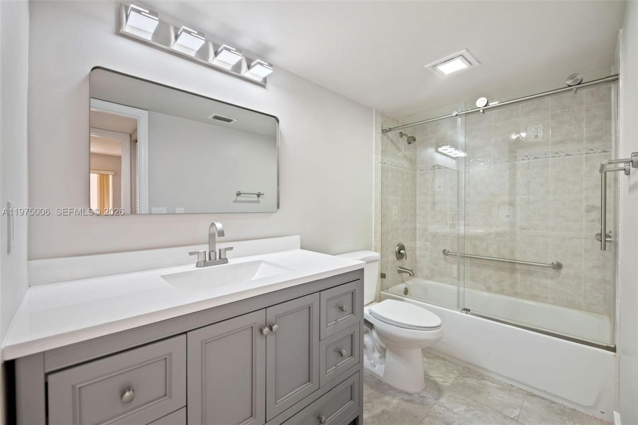 7641 Granville Dr, Unit 209, Tamarac, FL 33321 Photo