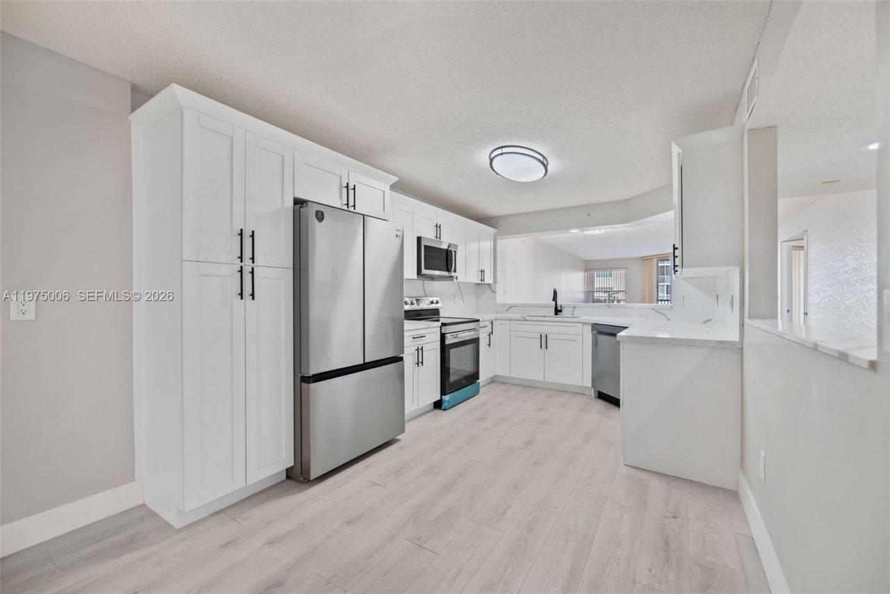 7641 Granville Dr, Unit 209, Tamarac, FL 33321 Photo