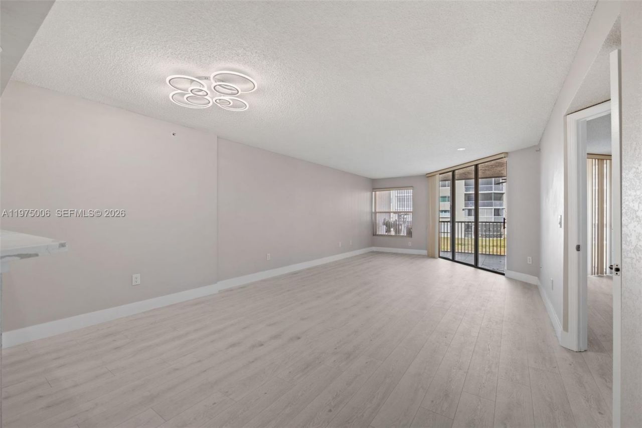 7641 Granville Dr, Unit 209, Tamarac, FL 33321 Photo