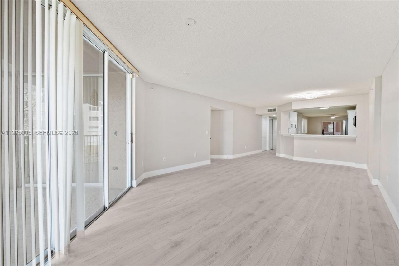 7641 Granville Dr, Unit 209, Tamarac, FL 33321 Photo