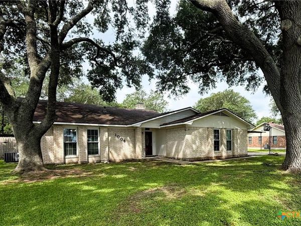 1006 Fairlane Drive , Ganado, TX 77962