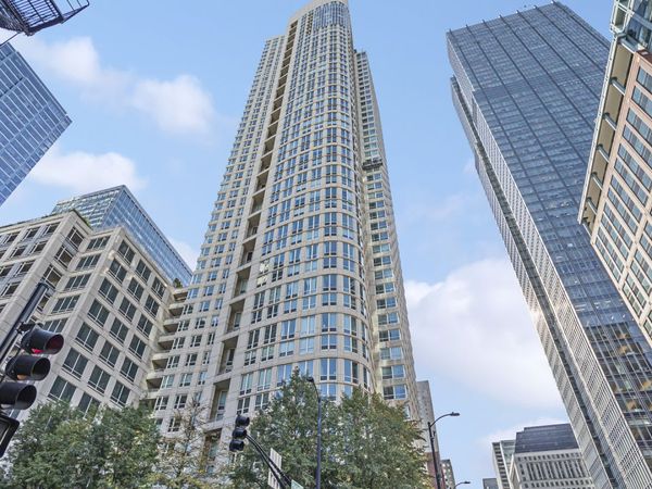 345 N La Salle Drive, Unit 4302, Chicago, IL 60654