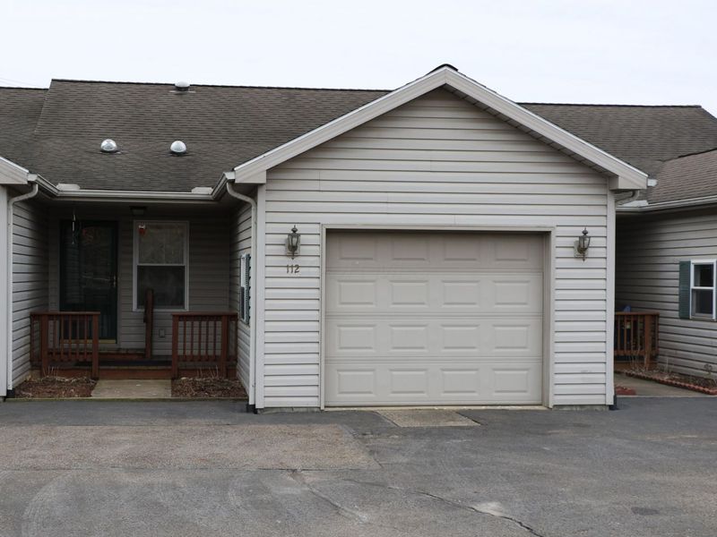 112 W Hamtramck Street , Mount Vernon, OH 43050 Photo 1