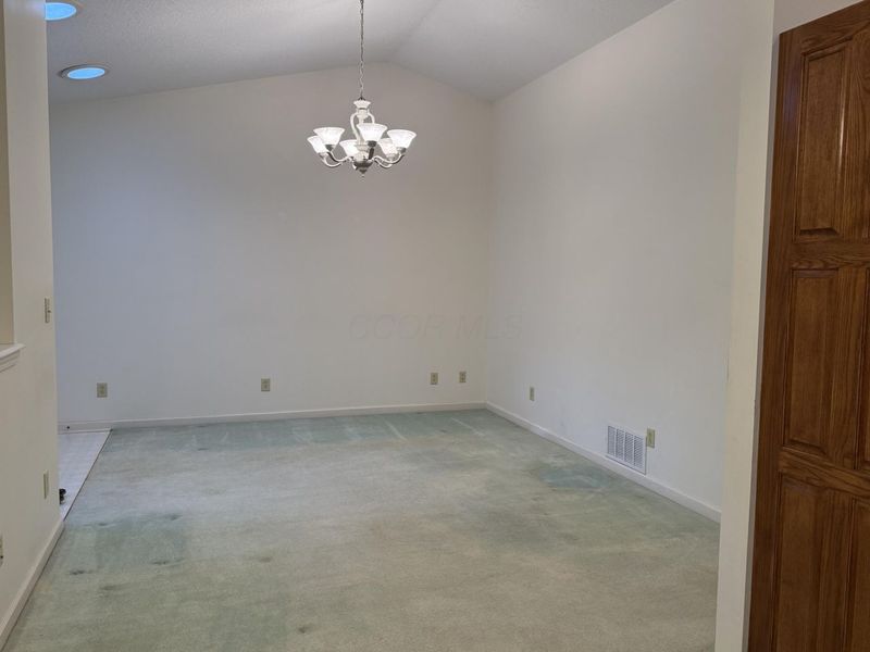 112 W Hamtramck Street , Mount Vernon, OH 43050 Photo 3