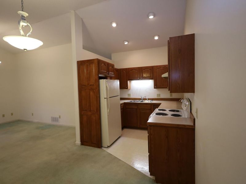 112 W Hamtramck Street , Mount Vernon, OH 43050 Photo 4