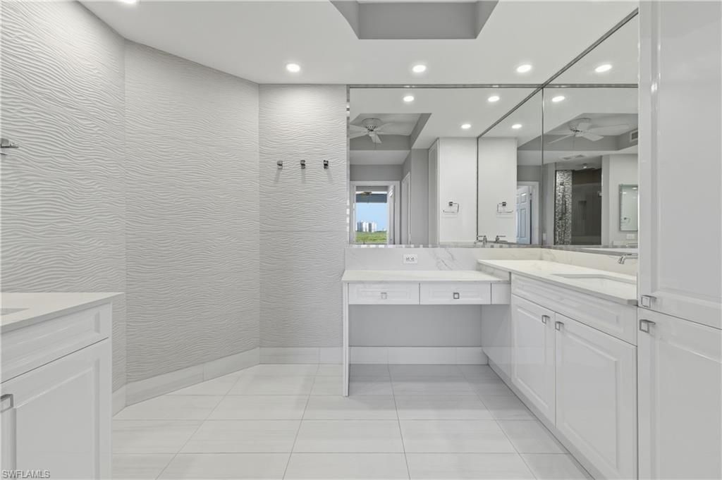 425 Cove Tower Dr, Unit 703, Naples, FL 34110 Photo