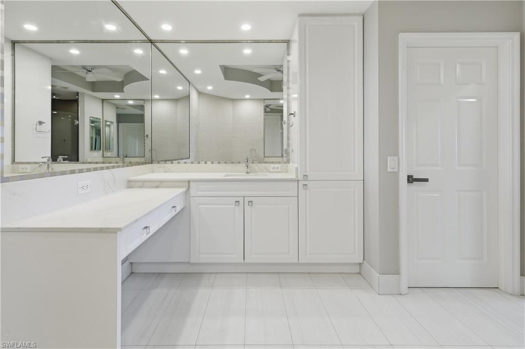 425 Cove Tower Dr, Unit 703, Naples, FL 34110 Photo