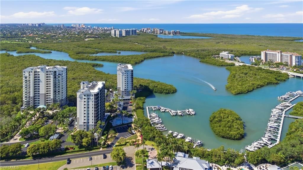 425 Cove Tower Dr, Unit 703, Naples, FL 34110 Photo