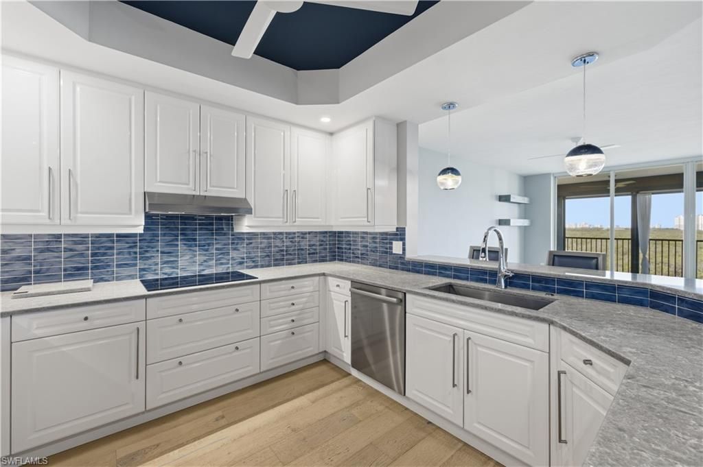 425 Cove Tower Dr, Unit 703, Naples, FL 34110 Photo