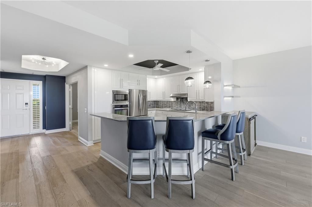 425 Cove Tower Dr, Unit 703, Naples, FL 34110 Photo