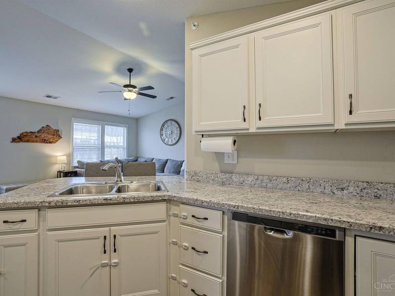 483 Heritage Square, Harrison, OH 45030 Photo 11