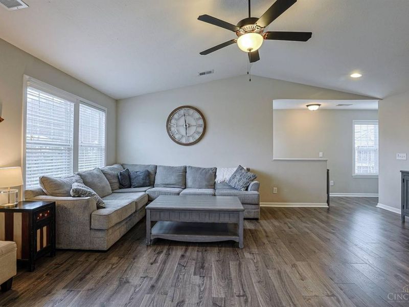 483 Heritage Square, Harrison, OH 45030 Photo 6