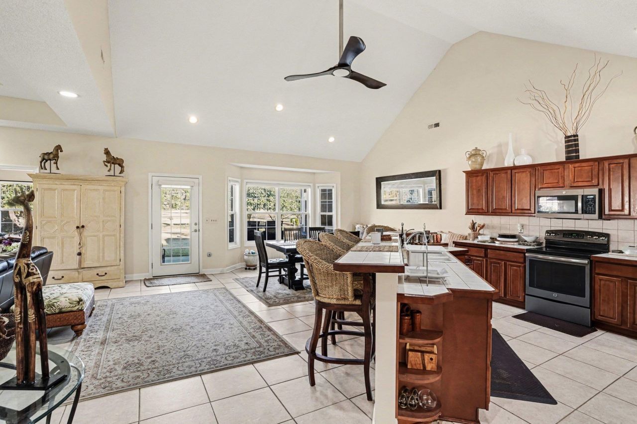 355 Foxtail Dr.  Photo 11