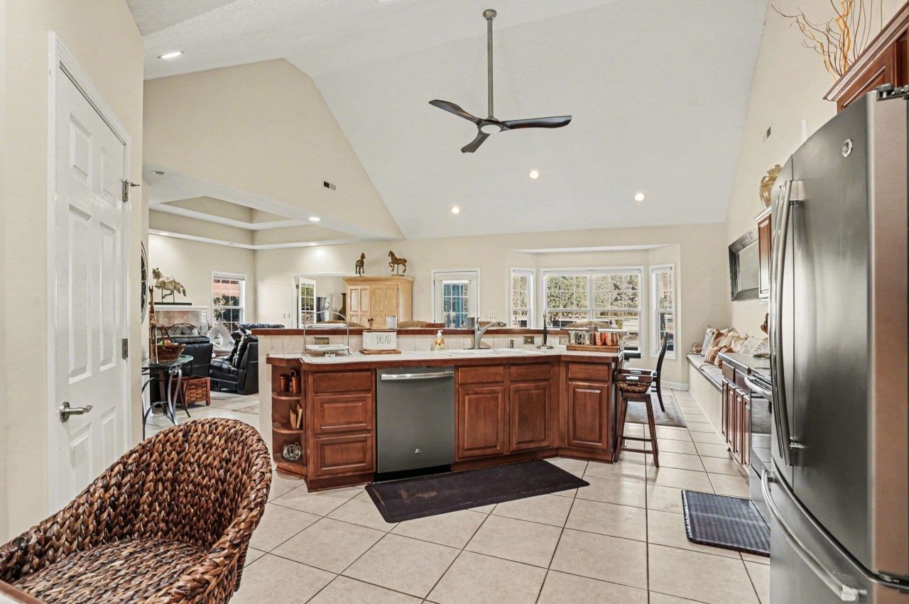 355 Foxtail Dr.  Photo 21