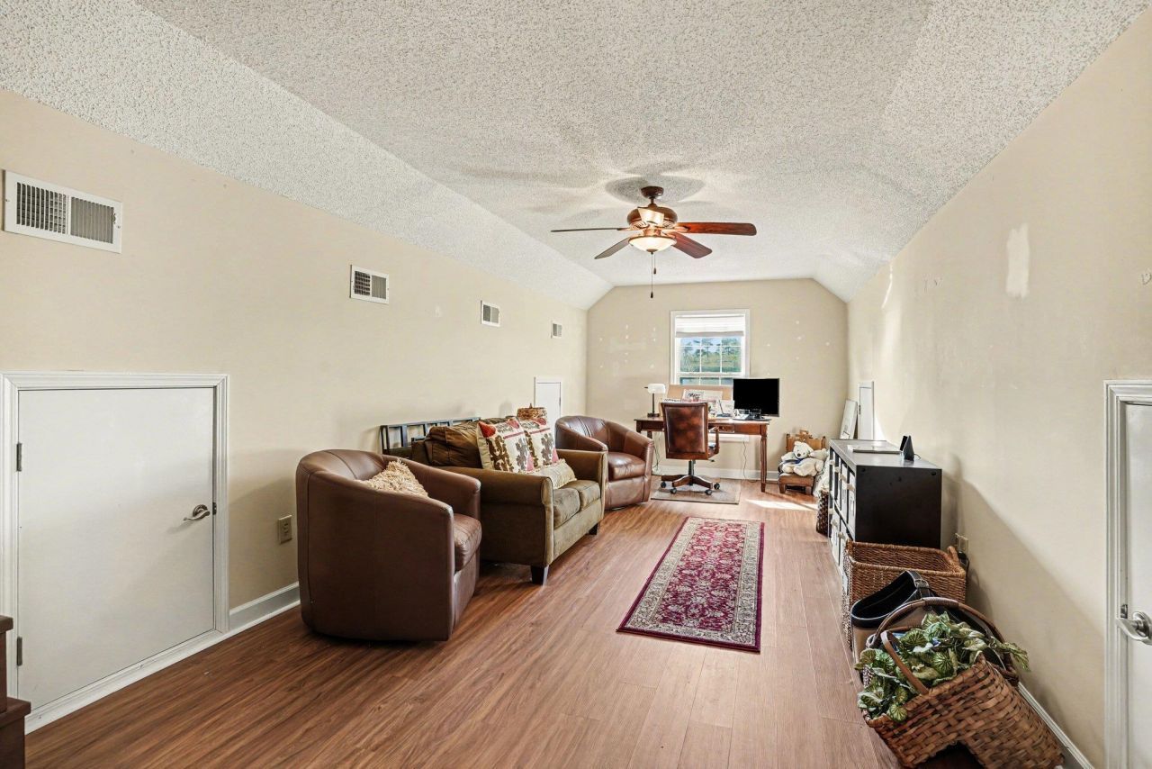 355 Foxtail Dr.  Photo 22