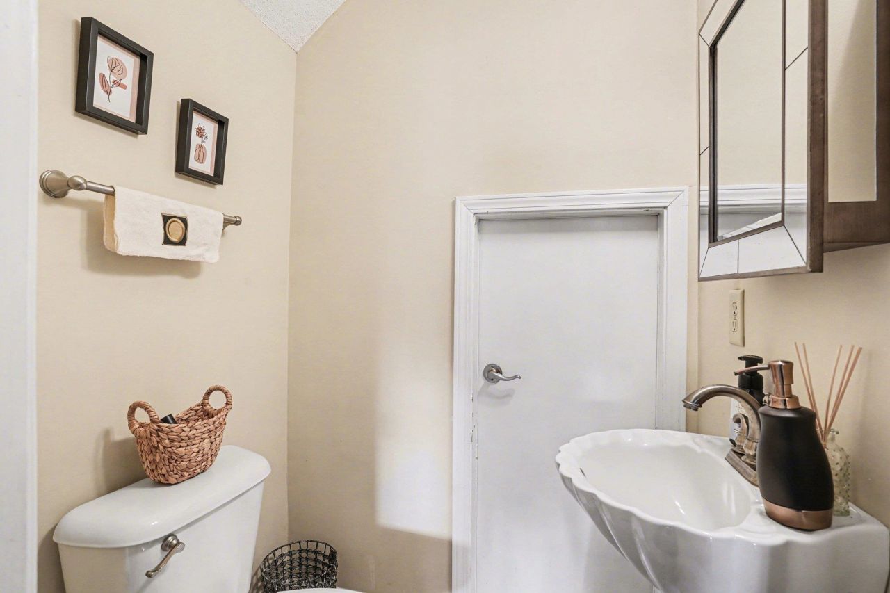 355 Foxtail Dr.  Photo 24