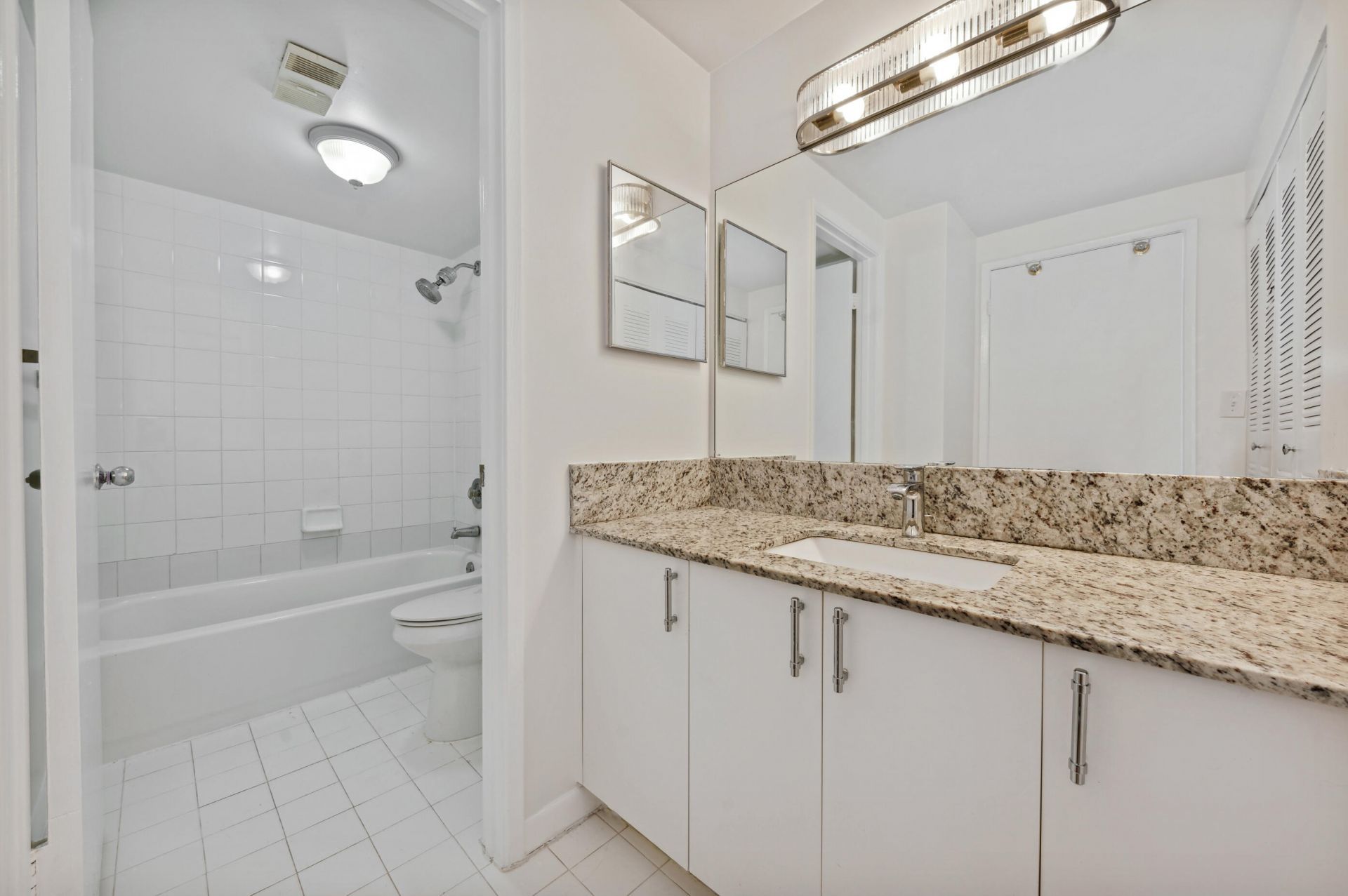 117 Yacht Club Way, Unit 205, Hypoluxo, FL 33462 Photo