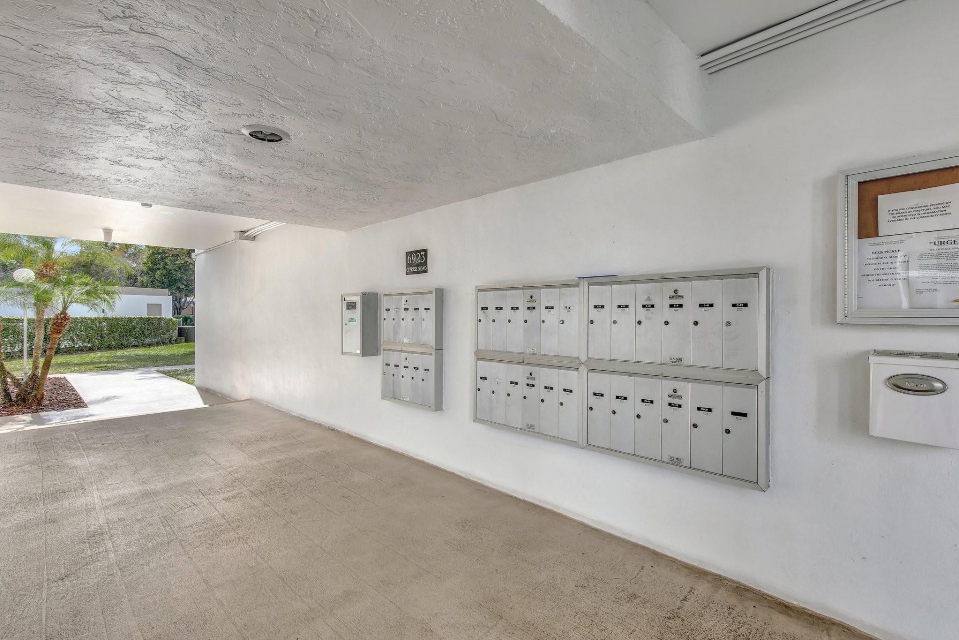 6923 Cypress Road, Unit D12, Plantation, FL 33317 Photo