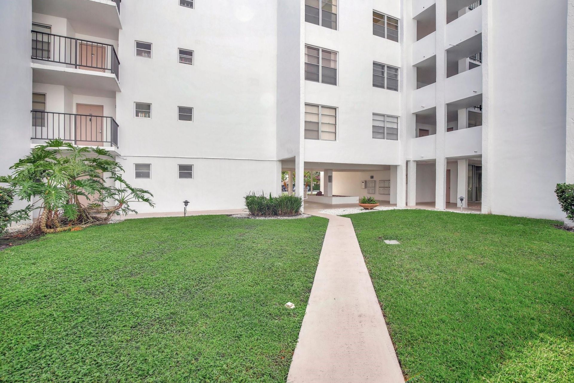 6923 Cypress Road, Unit D12, Plantation, FL 33317 Photo