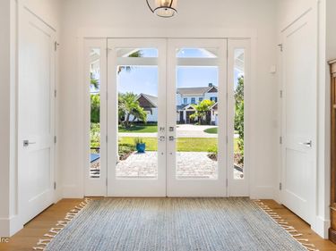 113 MILLS Lane, Jacksonville Beach, FL 32250