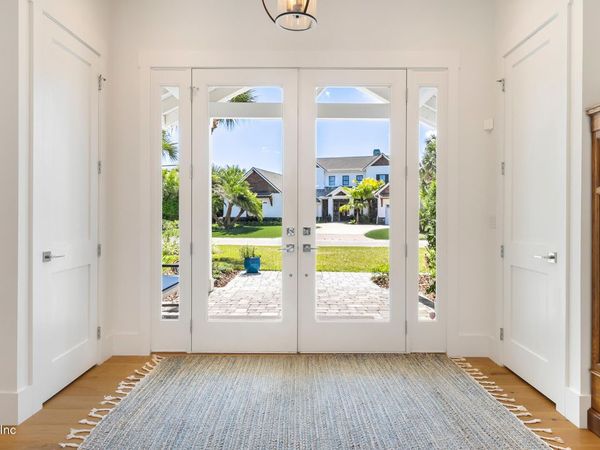 113 MILLS Lane, Jacksonville Beach, FL 32250