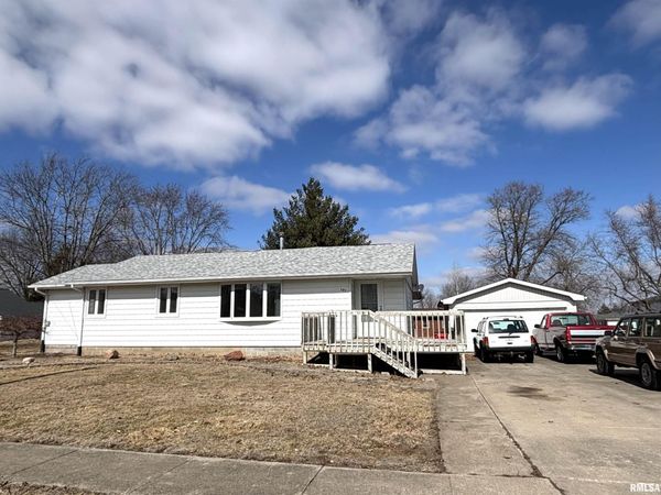 701 W HIGH Street, Elmwood, IL 61529