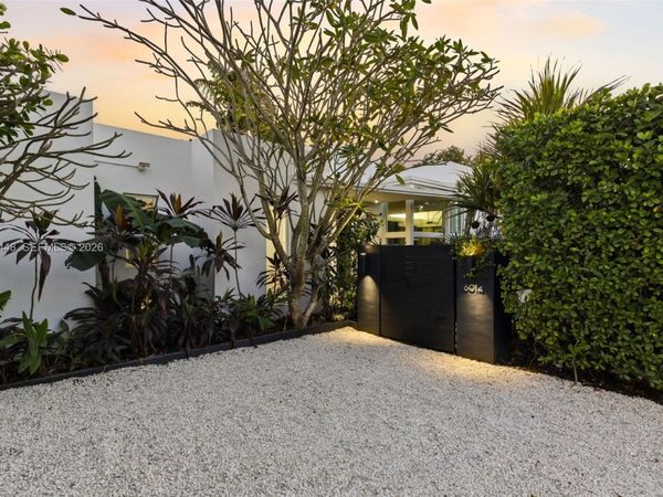 6014 SW 22nd St, Miami, FL 33155