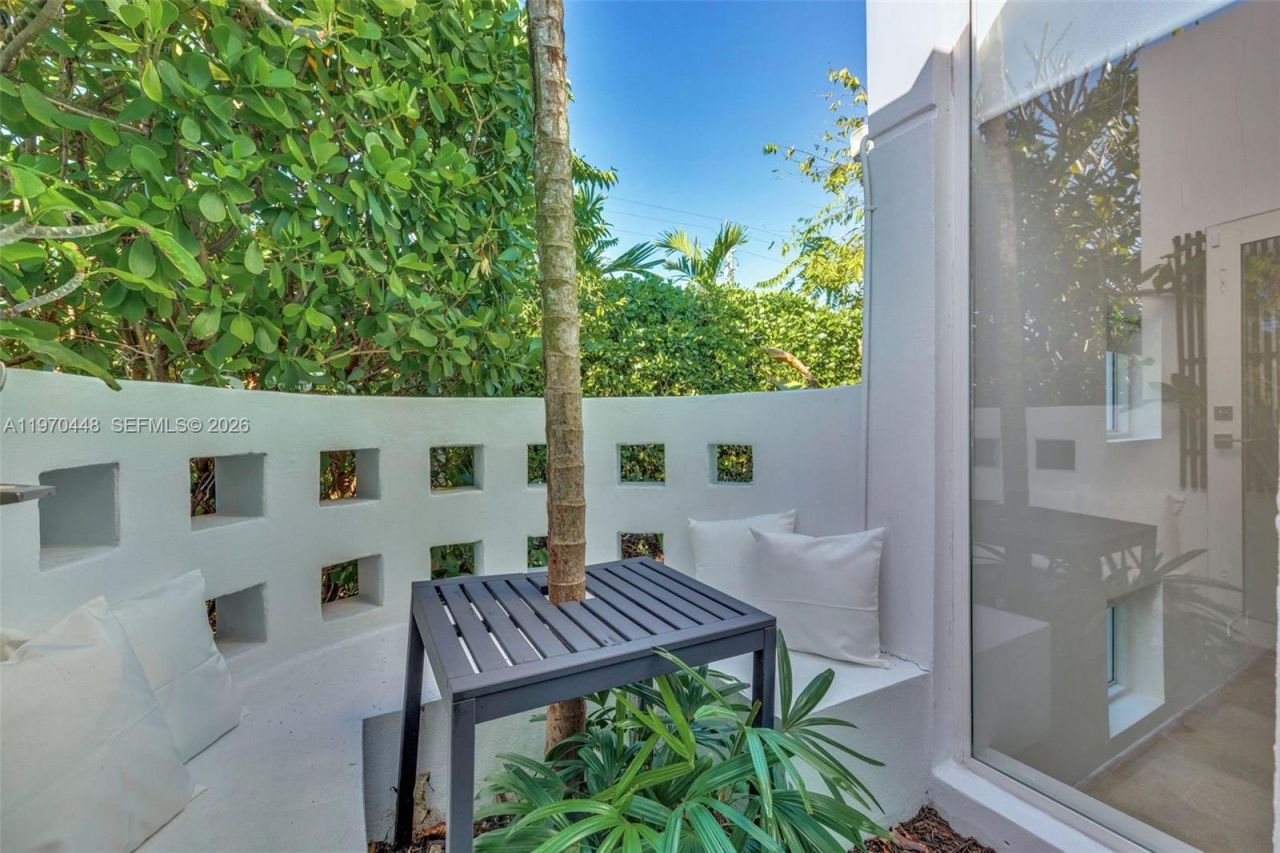 6014 SW 22nd St, Miami, FL 33155 Photo