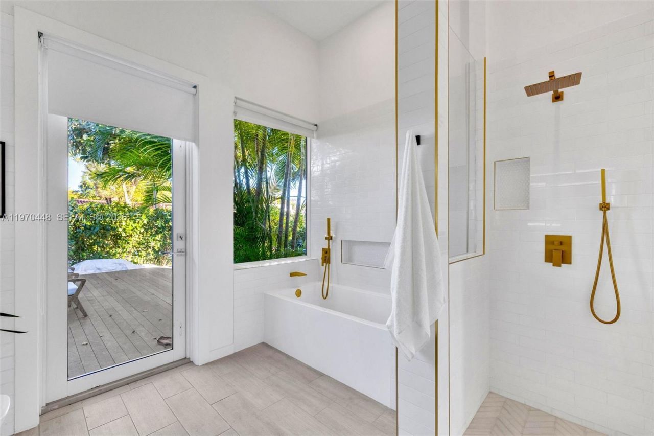 6014 SW 22nd St, Miami, FL 33155 Photo