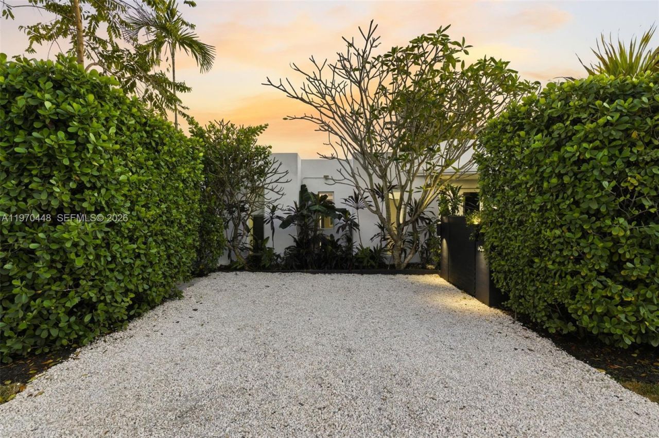 6014 SW 22nd St, Miami, FL 33155 Photo