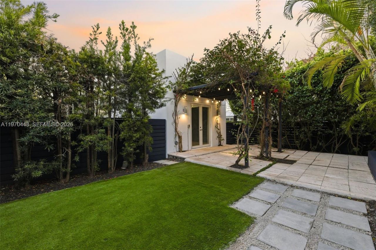 6014 SW 22nd St, Miami, FL 33155 Photo