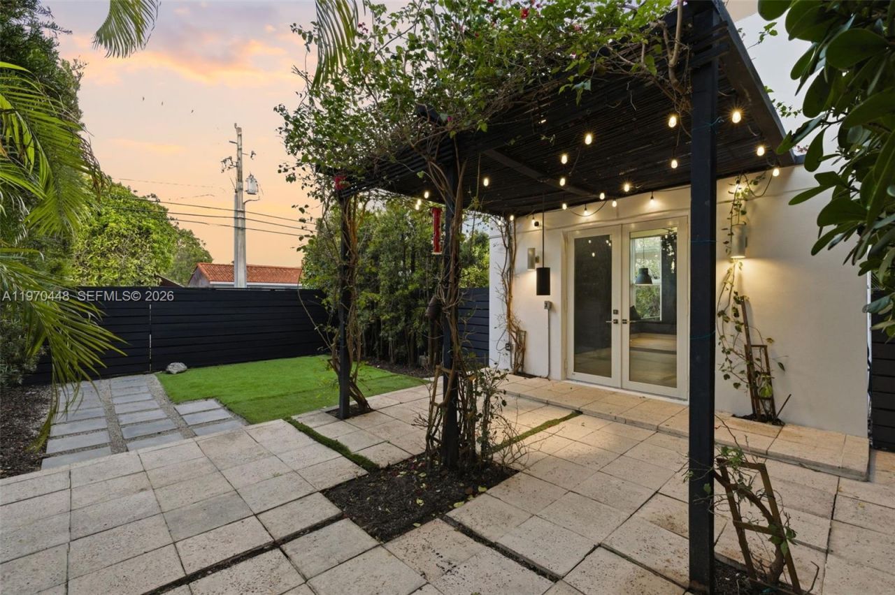 6014 SW 22nd St, Miami, FL 33155 Photo