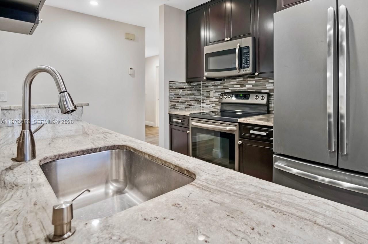 349 NW 94th Ter, Plantation, FL 33324 Photo