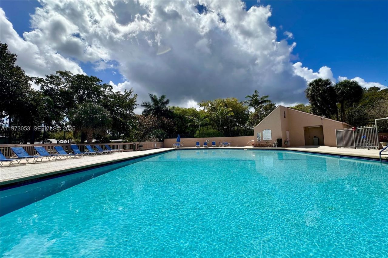 349 NW 94th Ter, Plantation, FL 33324 Photo