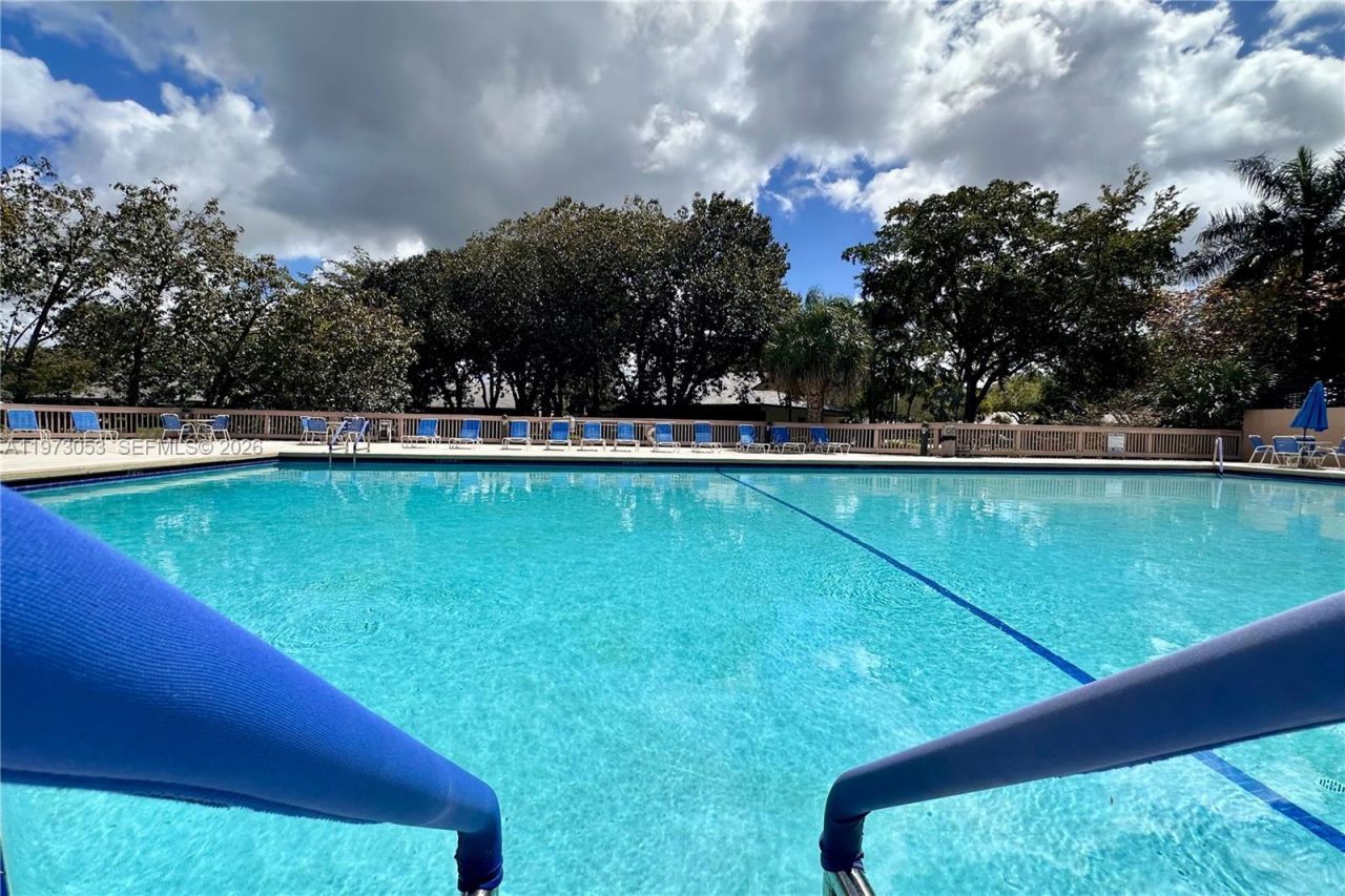 349 NW 94th Ter, Plantation, FL 33324 Photo