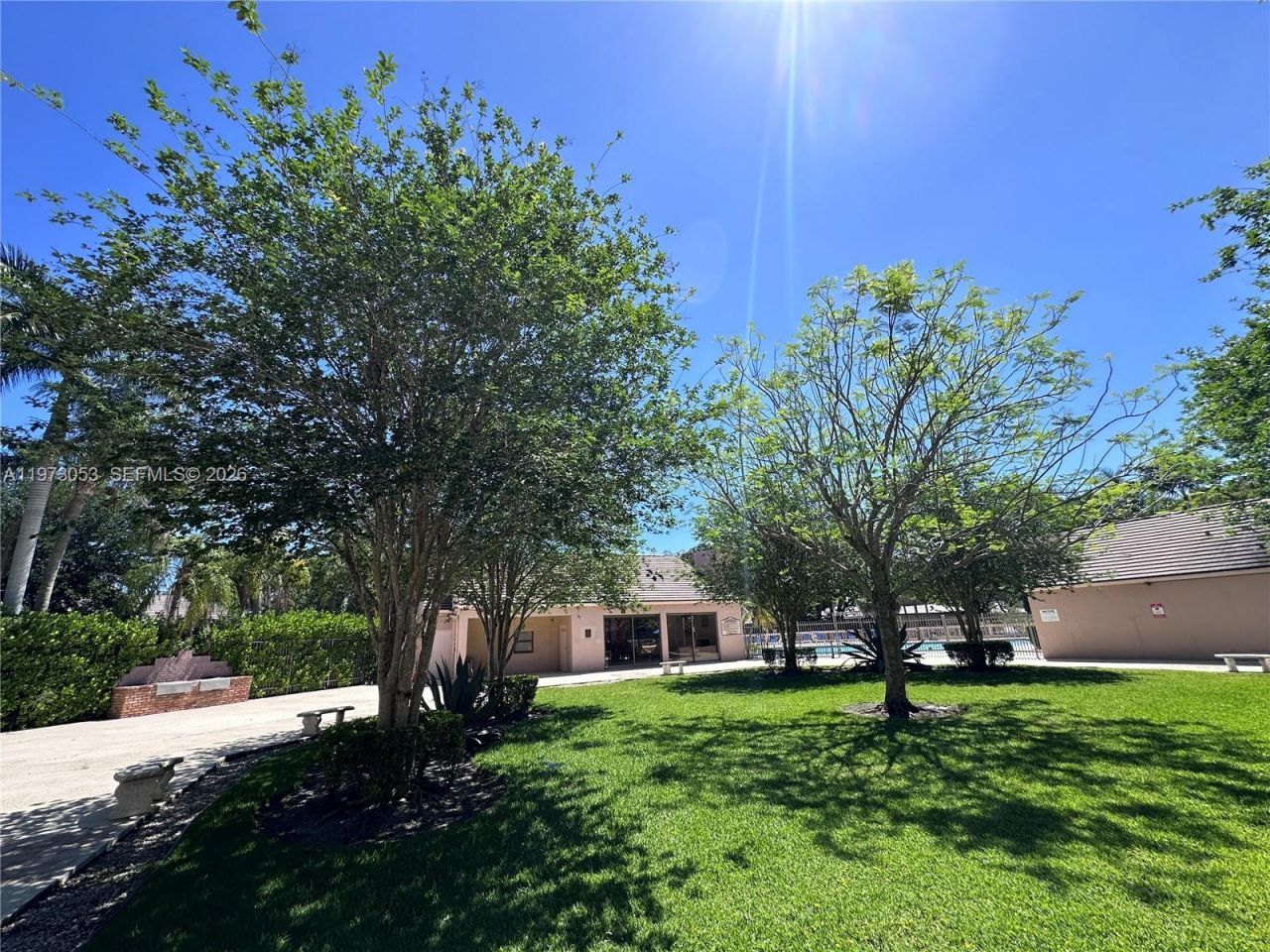 349 NW 94th Ter, Plantation, FL 33324 Photo