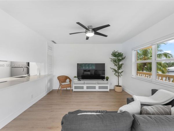 815 Middle River Dr, Unit 218, Fort Lauderdale, FL 33304