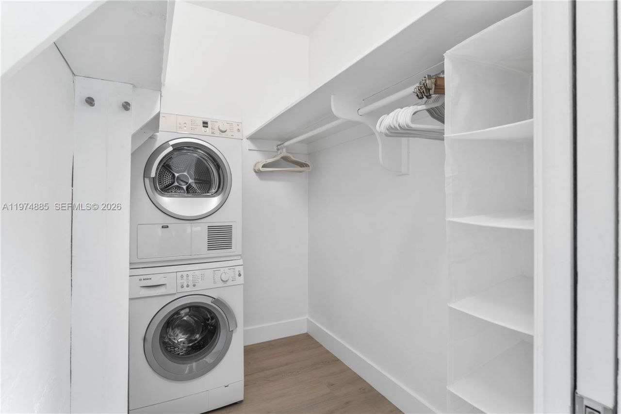 815 Middle River Dr, Unit 218, Fort Lauderdale, FL 33304 Photo