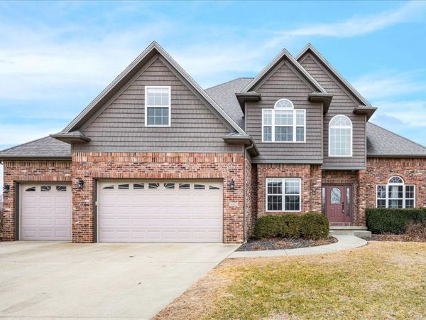 2315 Knollbrook Way, Bloomington, IL 61705