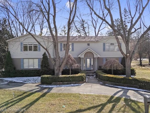 34239 Commons Drive , Farmington Hills, MI 48331