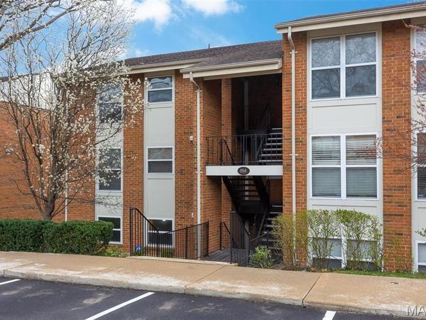 1968 Greenglen Drive, Kirkwood, MO 63122