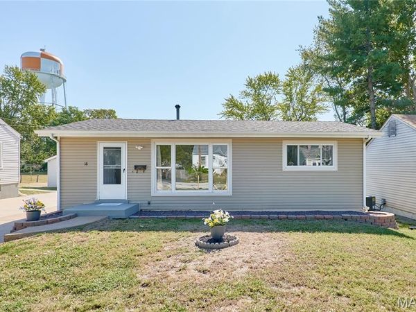 18 White Drive , St Louis, MO 63135