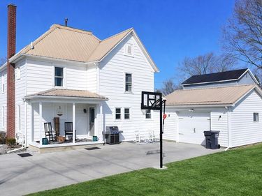 68 Walnut, Shelby, OH 44875