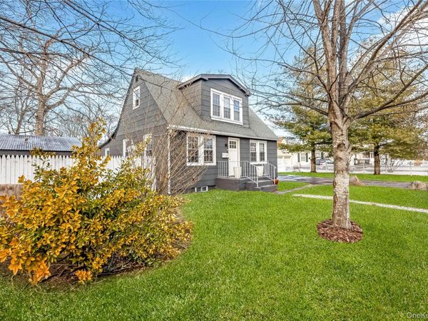 97 Berry Street, Lindenhurst, NY 11757