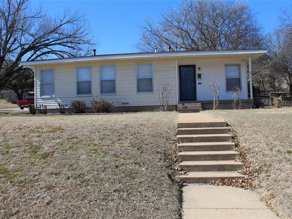 1224 S Lamar Street , Weatherford, TX 76086