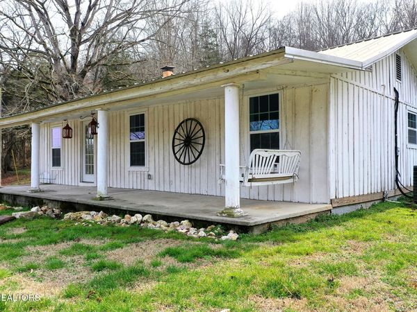 301 Gage Rd, Philadelphia, TN 37846